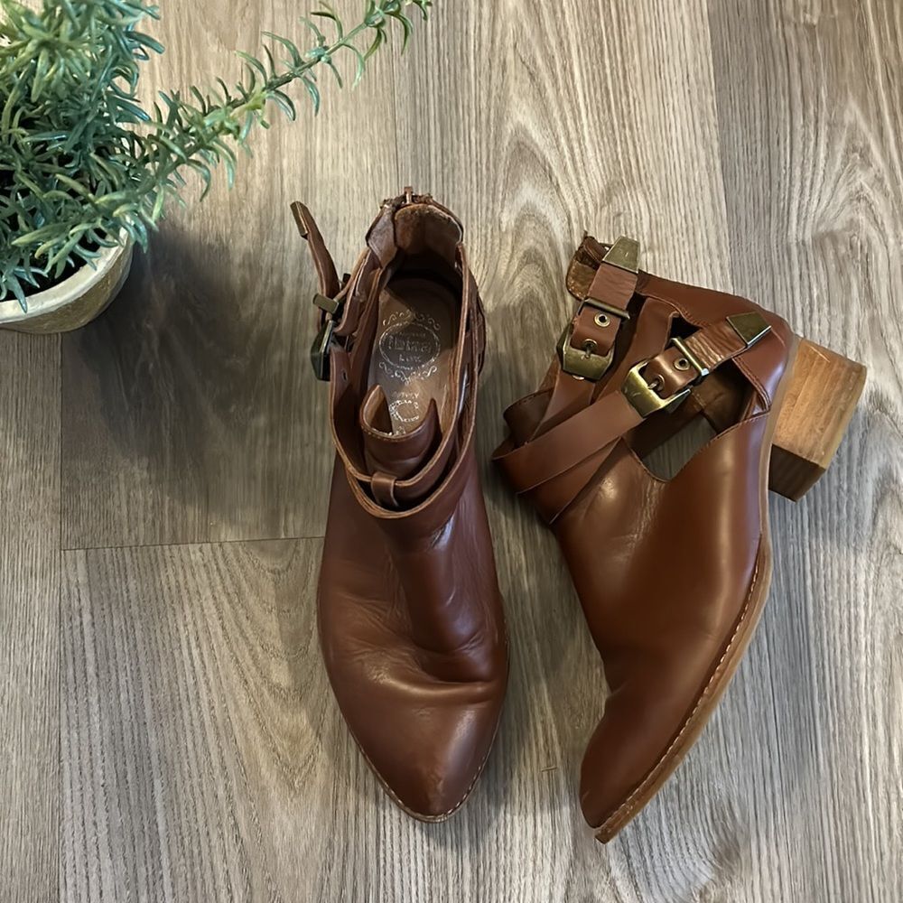 JEFFREY CAMPBELL EVERWELL HANDMADE IBIZA LAST ANKLE BOOT WITH BUCKLES SIZE 8.5